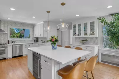 1 E Rogues Path, Huntington Station, NY 11746 - Photo 9