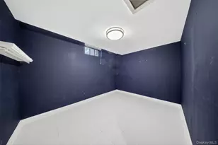 56-31 184th St, Fresh Meadows, NY 11365 - Photo 15