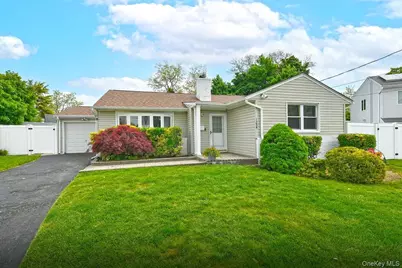 1254 Parkwood Drive, Merrick, NY 11566 - Photo 3