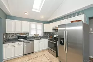 1254 Parkwood Dr, Merrick, NY 11566 - Photo 15