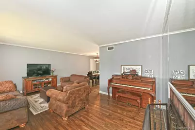 1254 Parkwood Drive, Merrick, NY 11566 - Photo 7