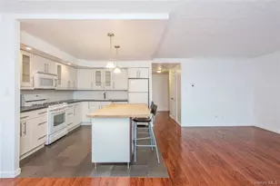 1494 Shore Dr, Bronx, NY 10465 - Photo 11
