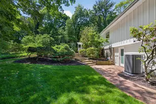 18 W Mall Dr, Huntington, NY 11743 - Photo 35