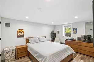 2 Sunderland St, Melville, NY 11747 - Photo 25