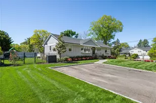 2 Sunderland St, Melville, NY 11747 - Photo 3