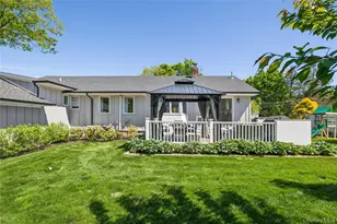 2 Sunderland St, Melville, NY 11747 - Photo 35