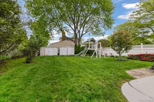 57 Meeting Ln, Hicksville, NY 11801 - Photo 29