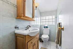 57 Meeting Ln, Hicksville, NY 11801 - Photo 21