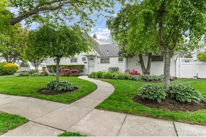 57 Meeting Lane, Hicksville, NY 11801 - Photo 31
