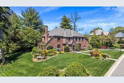 79 Aldershot Lane, Manhasset, NY 11030 - Photo 1
