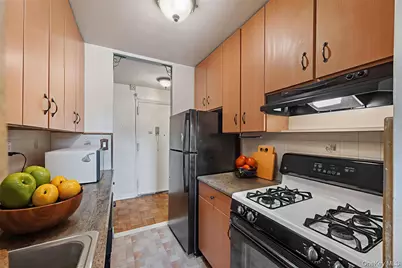 1304 Midland Avenue #C20, Yonkers, NY 10704 - Photo 7