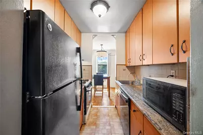 1304 Midland Avenue #C20, Yonkers, NY 10704 - Photo 11