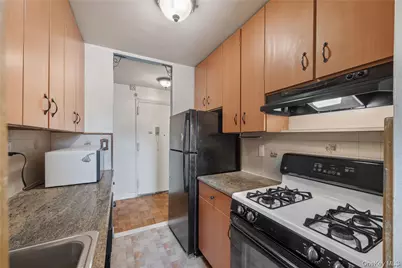 1304 Midland Avenue #C20, Yonkers, NY 10704 - Photo 9