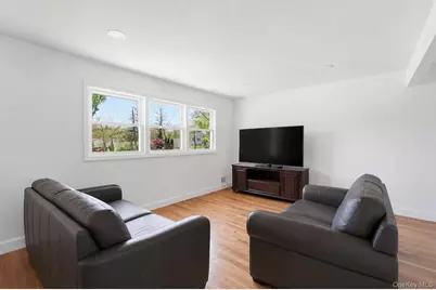 125 Missouri Avenue, Bay Shore, NY 11706 - Photo 3