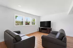 125 Missouri Ave, Bay Shore, NY 11706 - Photo 3