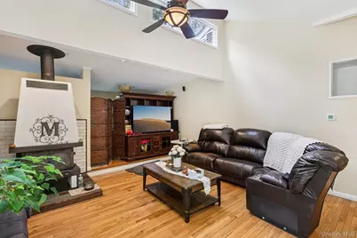 540 Hilltop Road, Yorktown Heights, NY 10598 - Photo 15