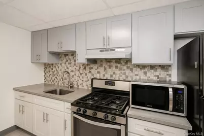 195-29 Jamaica Avenue, Hollis, NY 11423 - Photo 5