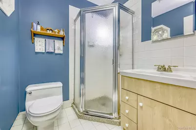 32 Charlotte Drive, Spring Valley, NY 10977 - Photo 17