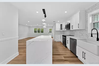 108 Avenue B, Holbrook, NY 11741 - Photo 11