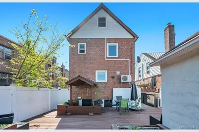 6210 Boelsen Crescent, Rego Park, NY 11374 - Photo 33