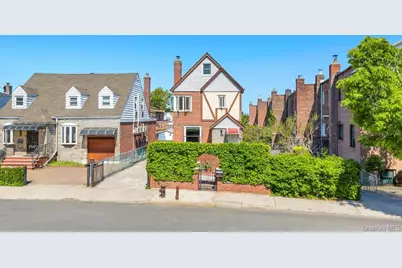 6210 Boelsen Crescent, Rego Park, NY 11374 - Photo 3