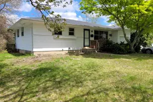 5 Thorpe Ln, East Islip, NY 11730 - Photo 3