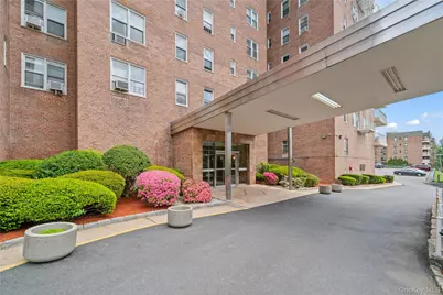 300 N Broadway #6G, Yonkers, NY 10701 - Photo 1