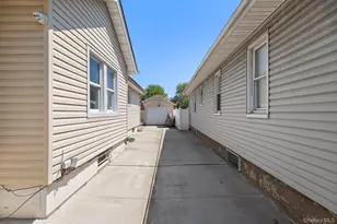 134-35 226th St, Springfield Gardens, NY 11413 - Photo 19