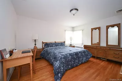 64-50 Utopia Parkway, Fresh Meadows, NY 11365 - Photo 11