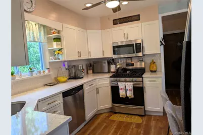 84 Woodlawn Avenue, Valley Stream, NY 11581 - Photo 17