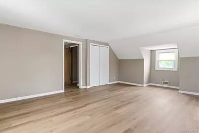 34 Park Circle W, New Hyde Park, NY 11040 - Photo 25