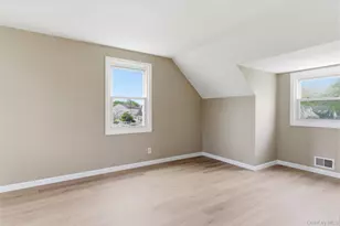 34 Park Cir W, New Hyde Park, NY 11040 - Photo 27