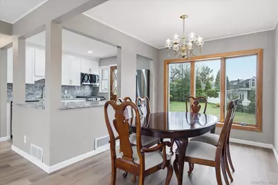 34 Park Circle W, New Hyde Park, NY 11040 - Photo 7