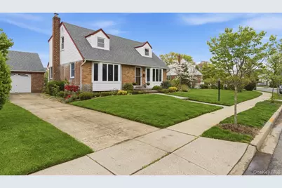 34 Park Circle W, New Hyde Park, NY 11040 - Photo 5