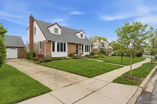 34 Park Cir W, New Hyde Park, NY 11040 - Photo 5