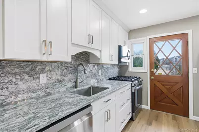 34 Park Circle W, New Hyde Park, NY 11040 - Photo 15