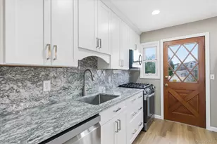 34 Park Cir W, New Hyde Park, NY 11040 - Photo 15