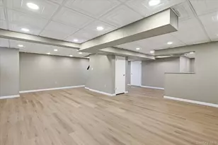 34 Park Cir W, New Hyde Park, NY 11040 - Photo 21