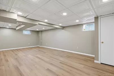 34 Park Circle W, New Hyde Park, NY 11040 - Photo 19