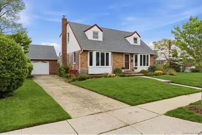 34 Park Circle W, New Hyde Park, NY 11040 - Photo 3