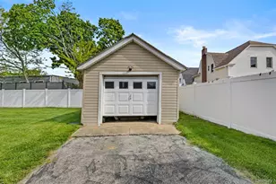 76 Solomon Ave, Inwood, NY 11096 - Photo 15