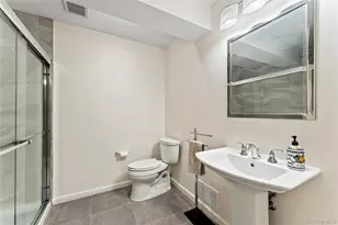 8 Bolton Dr, Manhasset, NY 11030 - Photo 17