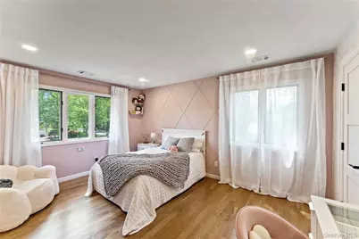 8 Bolton Drive, Manhasset, NY 11030 - Photo 13