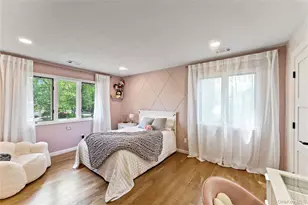8 Bolton Dr, Manhasset, NY 11030 - Photo 13