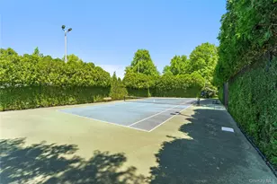 8 Bolton Dr, Manhasset, NY 11030 - Photo 21