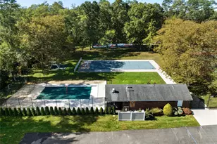 24 Thorngrove Ln, Dix Hills, NY 11746 - Photo 33