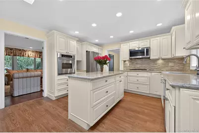 24 Thorngrove Lane, Dix Hills, NY 11746 - Photo 11