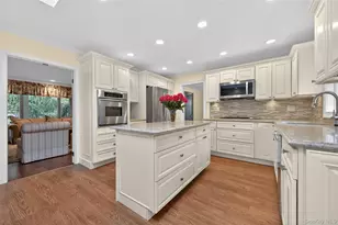 24 Thorngrove Ln, Dix Hills, NY 11746 - Photo 11