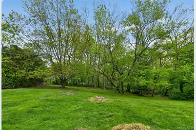 24 Thorngrove Lane, Dix Hills, NY 11746 - Photo 31