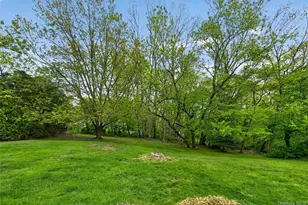 24 Thorngrove Ln, Dix Hills, NY 11746 - Photo 31